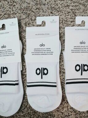 Alo Yoga White Half Crew Socks Unisex 3 Pair Pack Women Men Size M